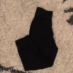 LULULEMON WORKOUT CAPRI JOGGER